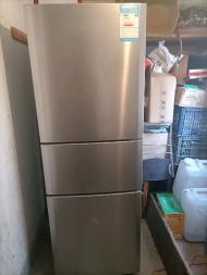 7成新海信三门冰箱